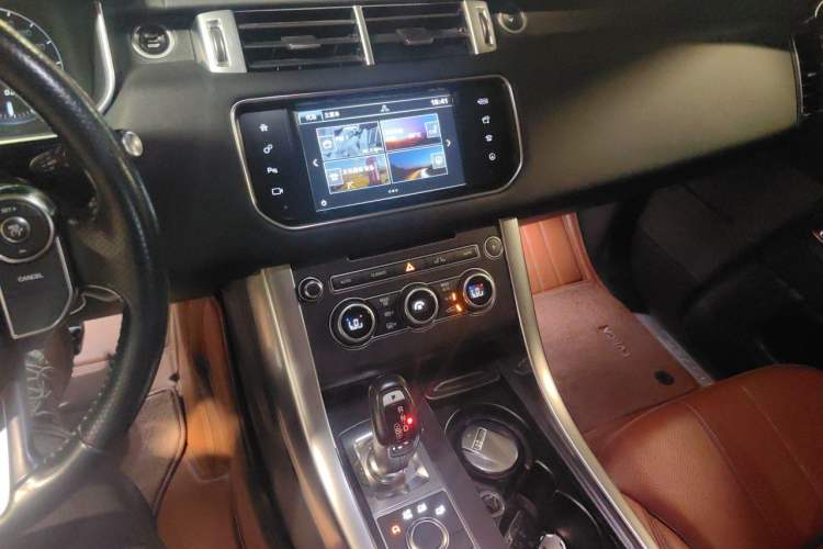 Used Land Rover Range Sport 2016 3.0 SC V6 HSE DYNAMIC Audio And AC Panel