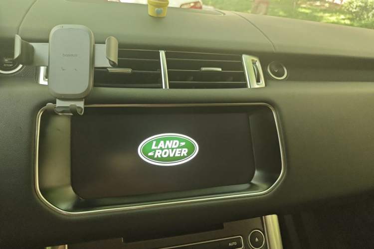 Used Land Rover Range Sport 2016 3.0 SC V6 HSE DYNAMIC Audio And AC Panel