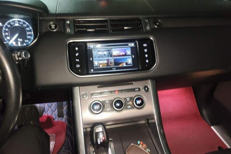 Used Land Rover Range Sport 2016 3.0 SC V6 HSE Audio And AC Panel