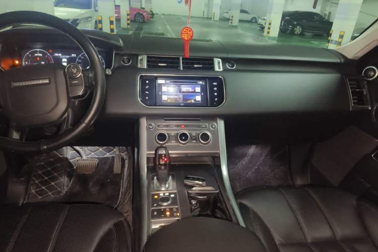 Used Land Rover Range Sport 2016 3.0 SDV6 HSE Audio And AC Panel