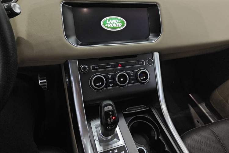 Used Land Rover Range Sport 2016 3.0 SC V6 HSE DYNAMIC Audio And AC Panel
