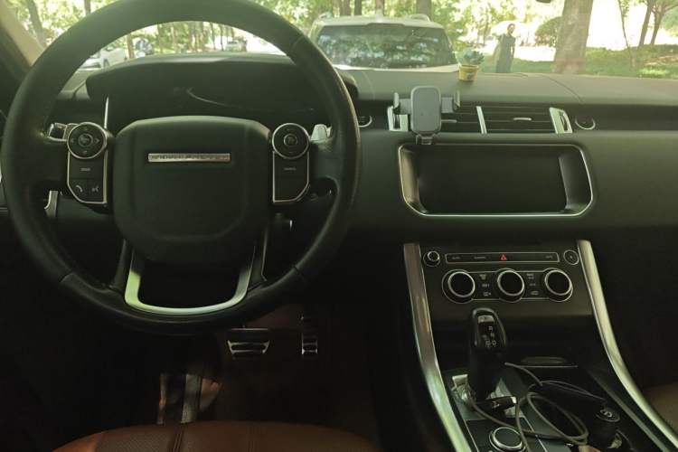 Used Land Rover Range Sport 2016 3.0 SC V6 HSE DYNAMIC Center Console