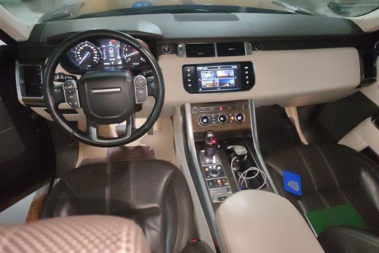 Used Land Rover Range Sport 2016 3.0 SC V6 HSE Center Console