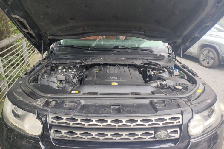 Used Land Rover Range Sport  Engine Bay