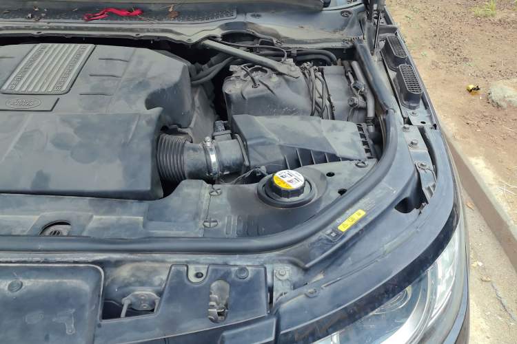 Used Land Rover Range Sport 2016 3.0 SC V6 SE Engine Bay Left