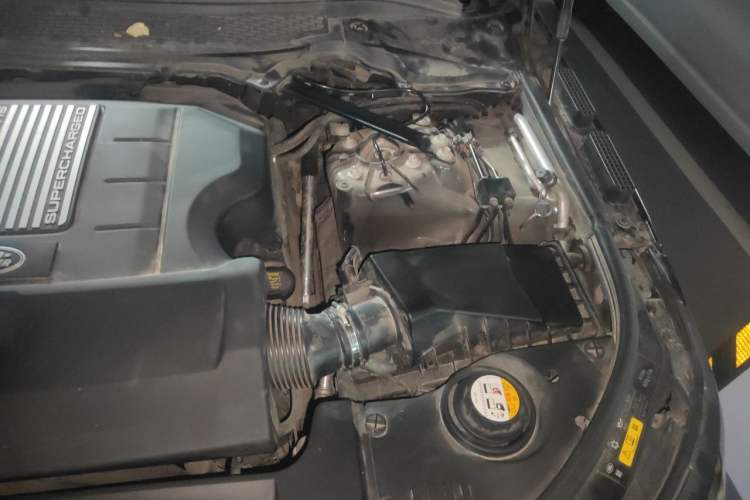 Used Land Rover Range Sport 2016 3.0 SC V6 HSE DYNAMIC Engine Bay Left
