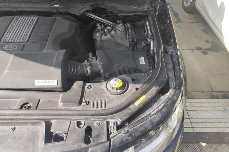 Used Land Rover Range Sport 2016 3.0 SC V6 HSE Engine Bay Left