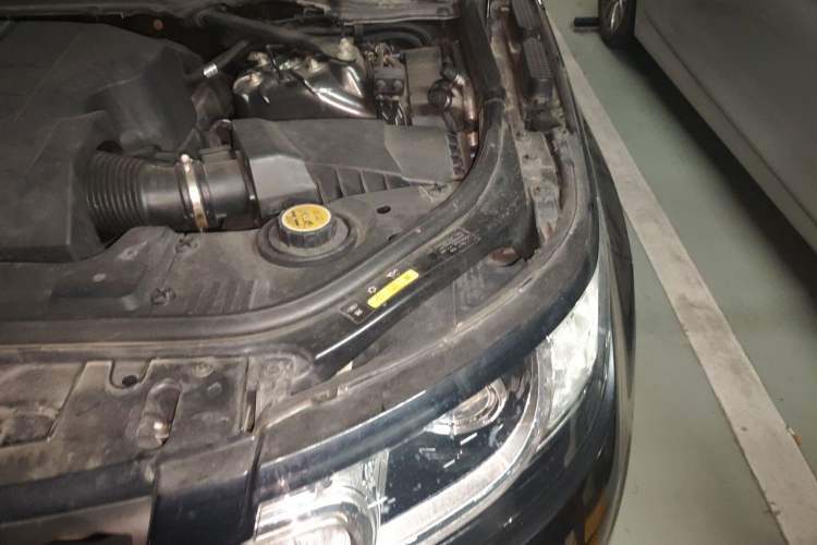 Used Land Rover Range Sport  Engine Bay Left