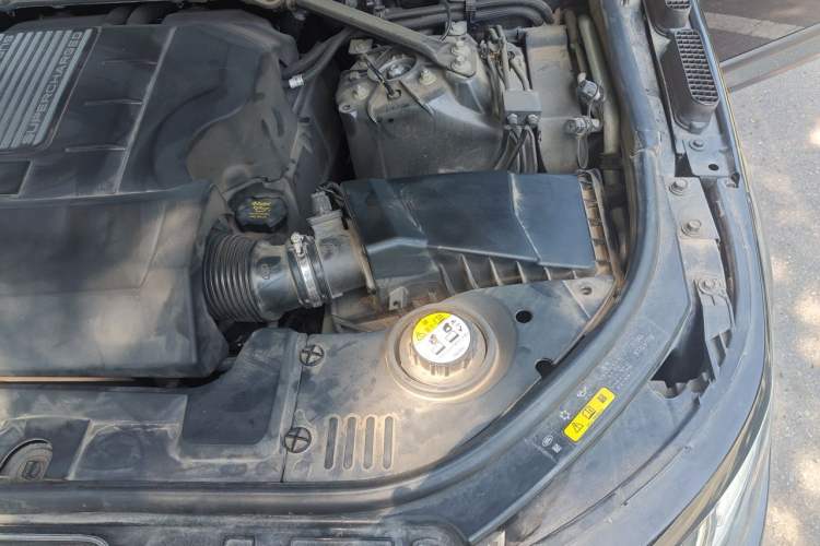 Used Land Rover Range Sport 2016 3.0 SC V6 HSE DYNAMIC Engine Bay Left