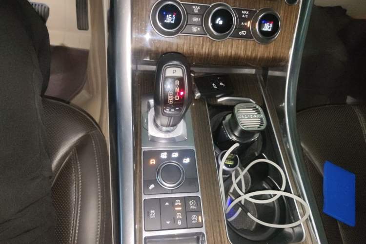 Used Land Rover Range Sport 2016 3.0 SC V6 HSE Gear Lever