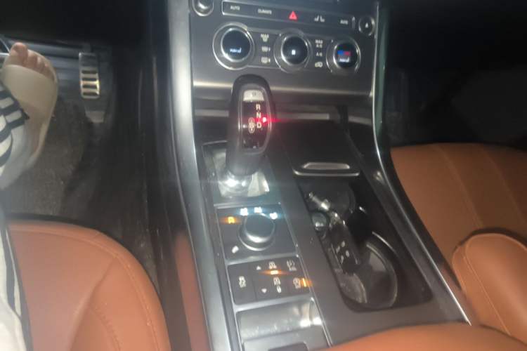 Used Land Rover Range Sport 2016 3.0 V6 SC HSE Dynamic Gear Lever
