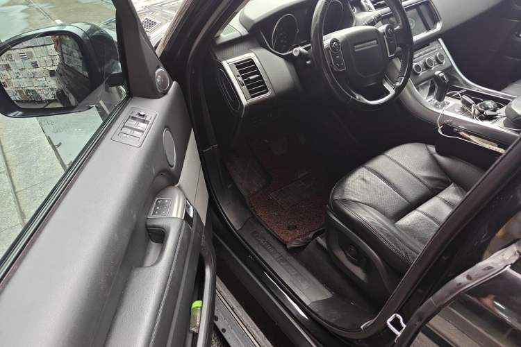 Used Land Rover Range Sport 2016 3.0 SC V6 SE Interior 3