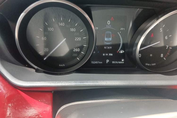 Used Land Rover Range Sport 2016 3.0 SC V6 HSE Odometer Close Up