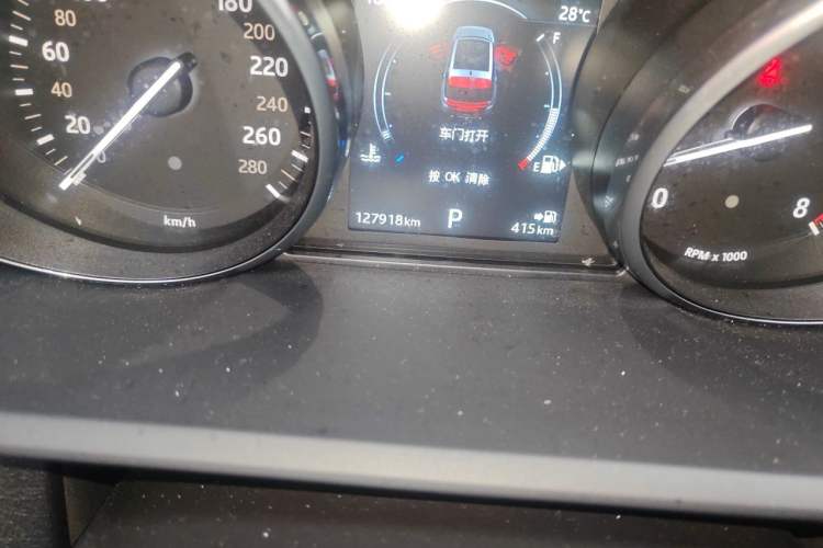 Used Land Rover Range Sport 2016 3.0 SC V6 SE Odometer Close Up