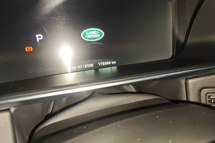 Used Land Rover Range Sport 2016 3.0 SC V6 HSE DYNAMIC Odometer Close Up