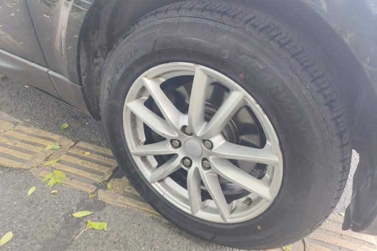 Used Land Rover Range Sport  Right Front Wheel Hub