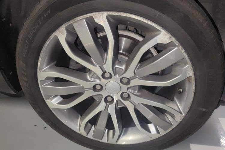Used Land Rover Range Sport 2016 3.0 SC V6 HSE DYNAMIC Right Front Wheel Hub