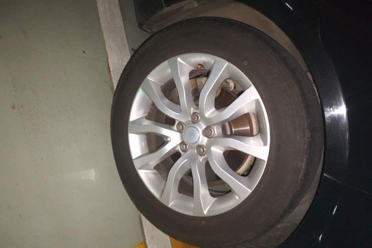 Used Land Rover Range Sport  Right Front Wheel Hub