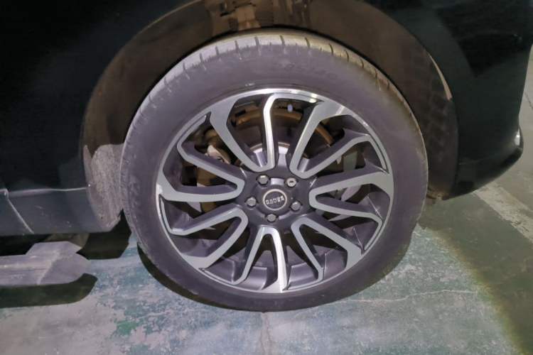 Used Land Rover Range Sport  Right Front Wheel Hub