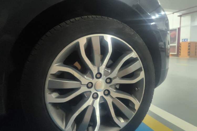 Used Land Rover Range Sport 2016 3.0 V6 SC HSE Dynamic Right Front Wheel Hub