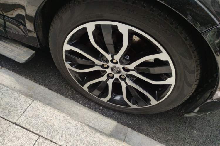 Used Land Rover Range Sport  Right Front Wheel Hub