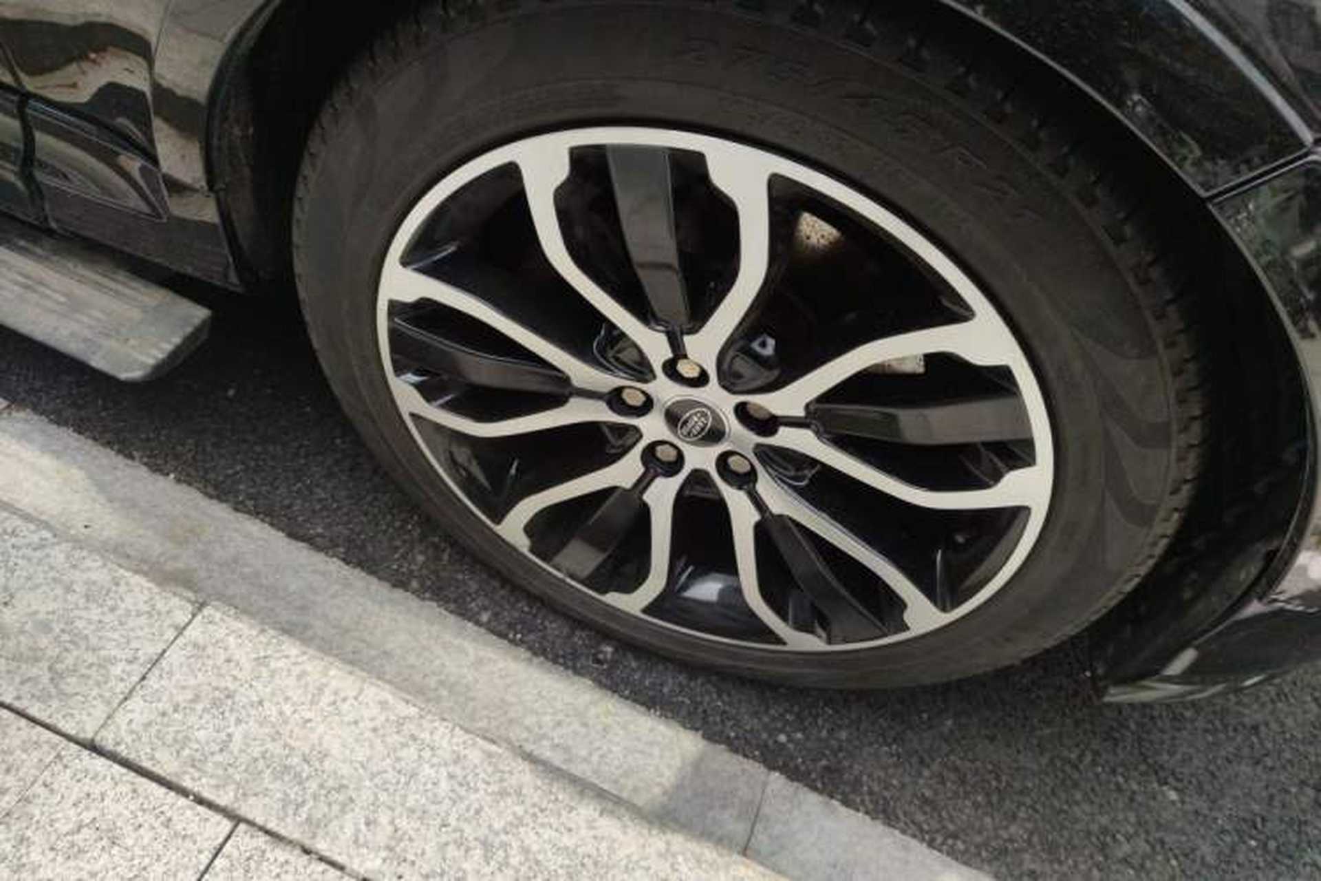 Used Land Rover Range Sport  Right Front Wheel Hub