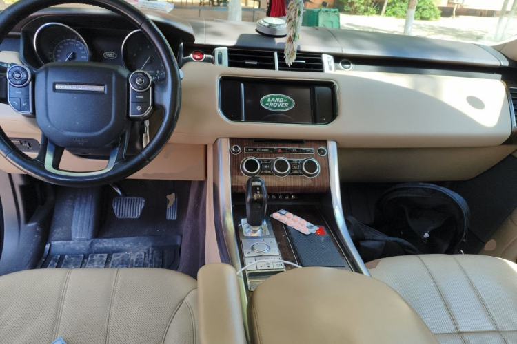 Used Land Rover Range Sport 2016 3.0 SC V6 HSE Center Console