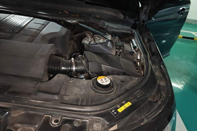 Used Land Rover Range Sport 2016 3.0 SC V6 SE Engine Bay Left