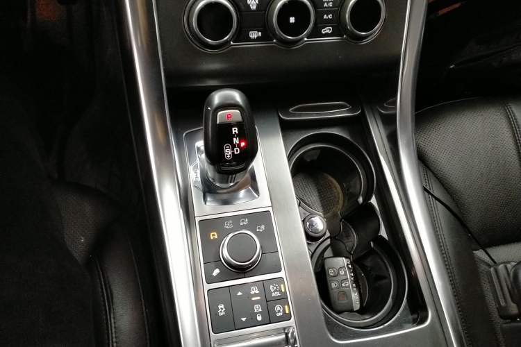 Used Land Rover Range Sport 2016 3.0 SC V6 SE Gear Lever
