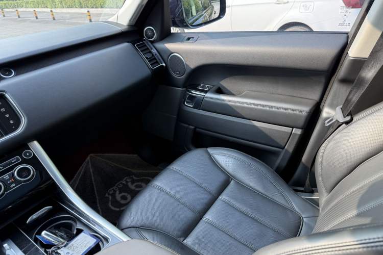 Used Land Rover Range Sport 2016 3.0 SC V6 HSE Interior 4