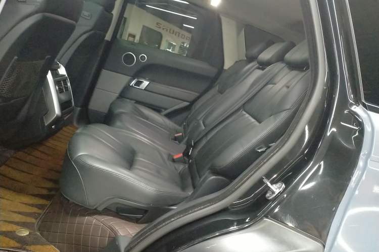 Used Land Rover Range Sport 2016 3.0 SC V6 SE Interior 4