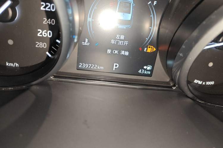 Used Land Rover Range Sport 2016 3.0 SC V6 SE Odometer Close Up
