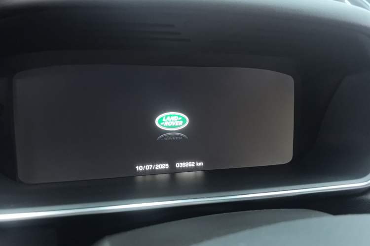 Used Land Rover Range Sport 2016 3.0 SC V6 HSE Odometer Close Up