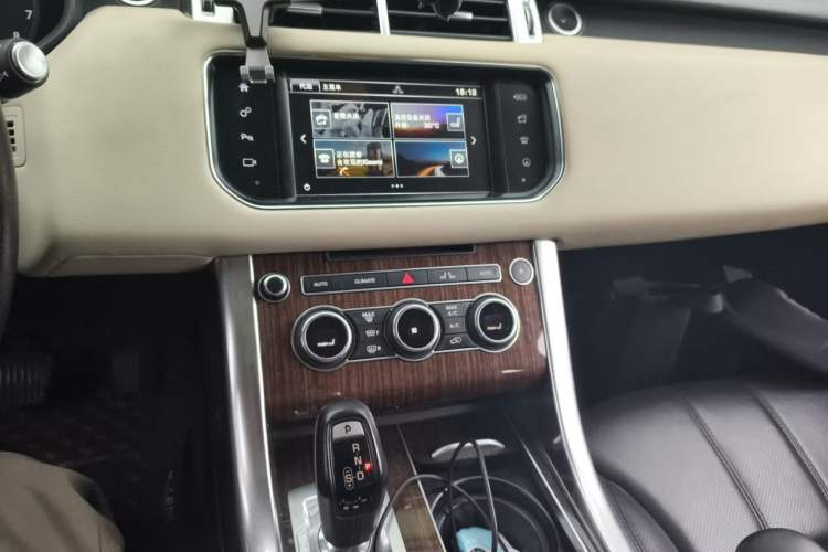 Used Land Rover Range Sport 2016 3.0 SC V6 SE Audio And AC Panel