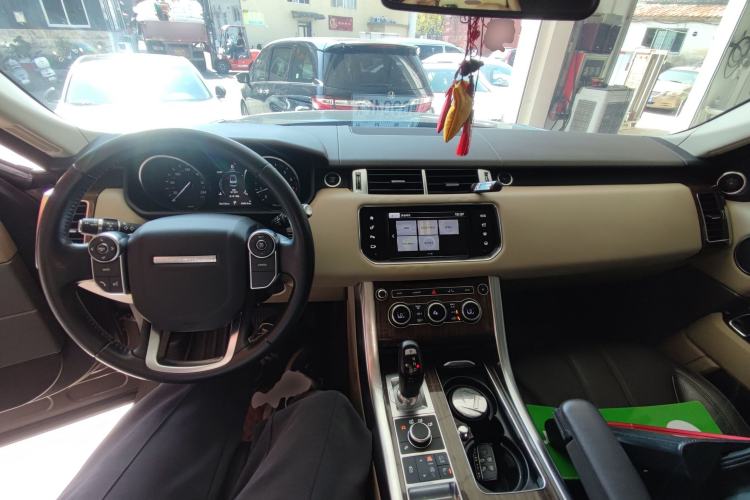 Used Land Rover Range Sport 2016 3.0 SC V6 HSE Center Console