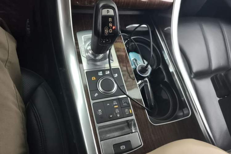 Used Land Rover Range Sport 2016 3.0 SC V6 SE Gear Lever