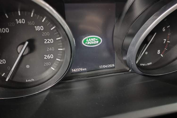 Used Land Rover Range Sport 2016 3.0 SC V6 HSE Odometer Close Up