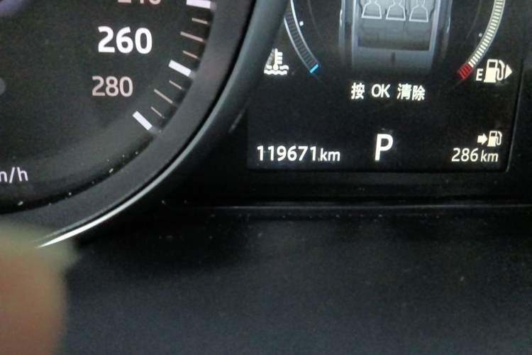 Used Land Rover Range Sport 2016 2.0 GTDi HSE Odometer Close Up