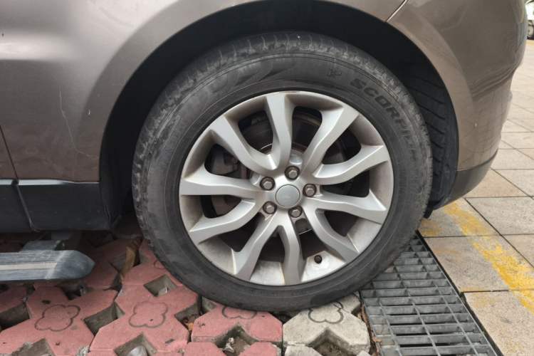 Used Land Rover Range Sport 2016 3.0 SC V6 SE Right Front Wheel Hub
