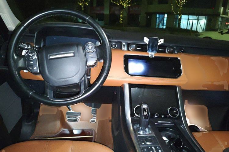 Used Land Rover Range Sport 2016 3.0 SC V6 HST Center Console