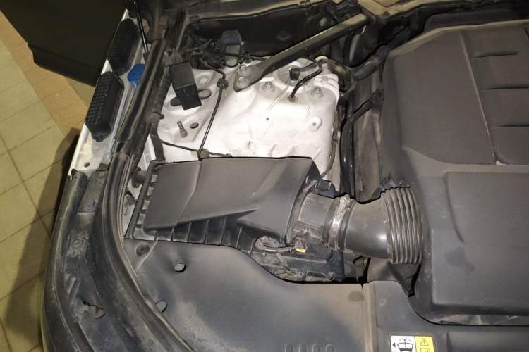 Used Land Rover Range Sport 2016 3.0 SC V6 HST Engine Bay Right