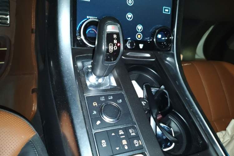 Used Land Rover Range Sport 2016 3.0 SC V6 HST Gear Lever