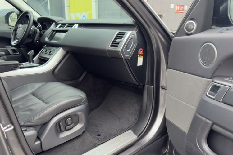 Used Land Rover Range Sport 2016 3.0 SC V6 HSE DYNAMIC Interior 4