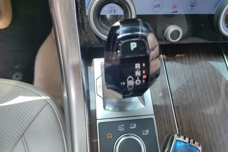 Used Land Rover Range Sport 2016 2.0 GTDi HSE Gear Lever