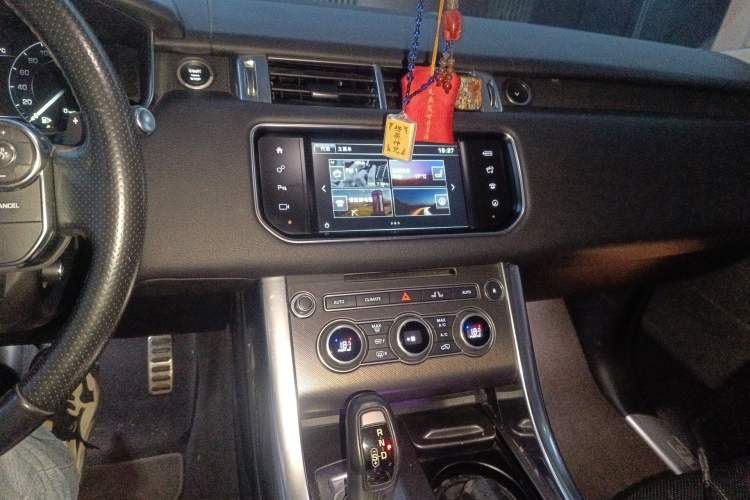 Used Land Rover Range Sport 2016 3.0 SC V6 SE Audio And AC Panel