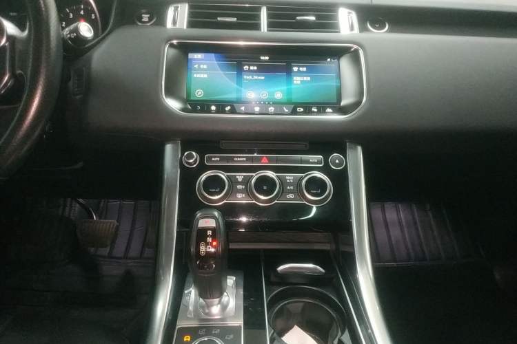 Used Land Rover Range Sport 2016 3.0 SC V6 HSE Audio And AC Panel