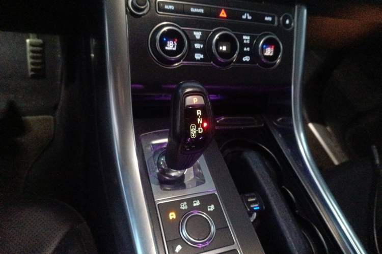 Used Land Rover Range Sport 2016 3.0 SC V6 SE Gear Lever