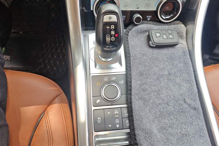 Used Land Rover Range Sport 2016 3.0 SC V6 HSE DYNAMIC Gear Lever
