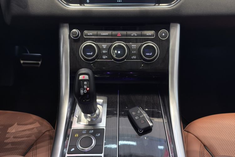 Used Land Rover Range Sport 2016 3.0 SC V6 HSE DYNAMIC Interior 5