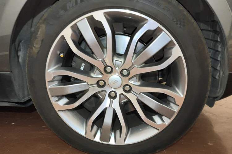 Used Land Rover Range Sport  Right Front Wheel Hub